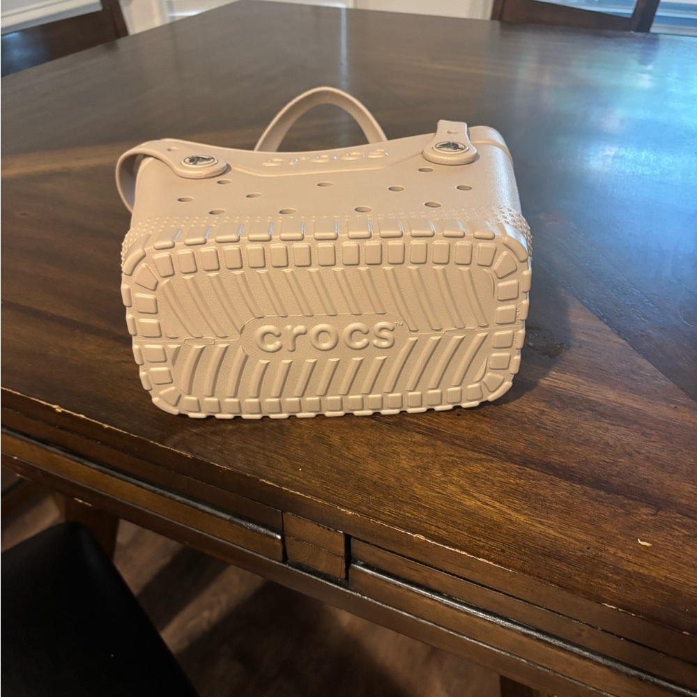 CROCS Women's Beige Small Tote Bag new with tags - Picture 4 of 4